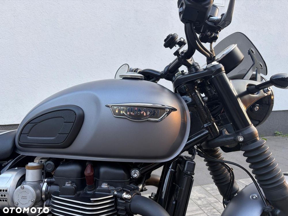 Triumph Bonneville - 9