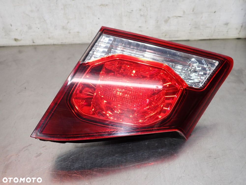 LAMPA PRAWA TYLNA W KLAPIE HONDA CIVIC 1.4 VIII FD3 - 4