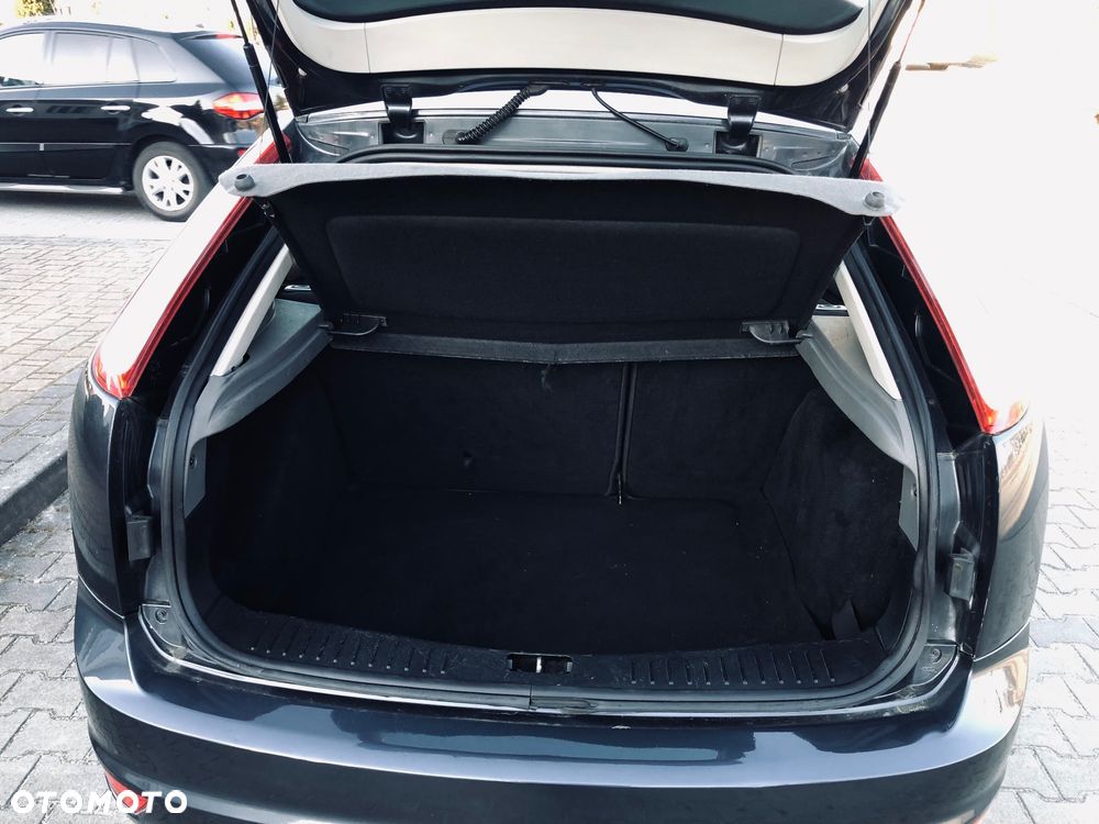 Ford Focus 1.6 Ghia - 14