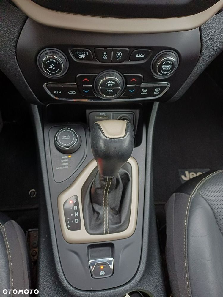 Jeep Cherokee - 30