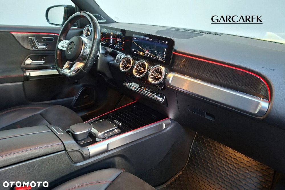 Mercedes-Benz GLB - 21