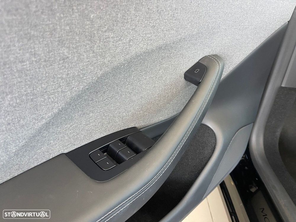 Tesla Model 3 - 7