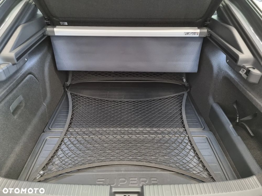 Skoda Superb 2.0 TSI Sportline DSG - 27