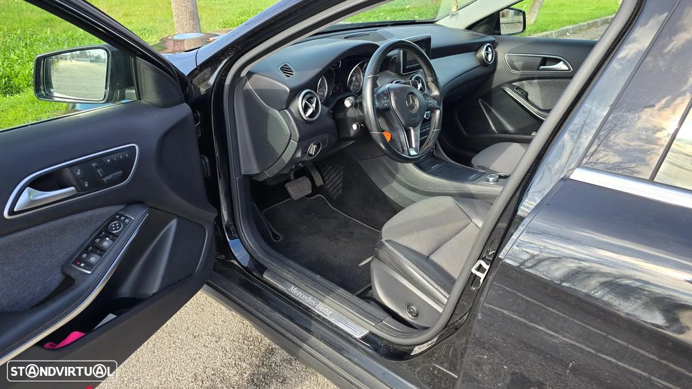 Mercedes-Benz GLA 220 CDI 4Matic 7G-DCT Urban - 11