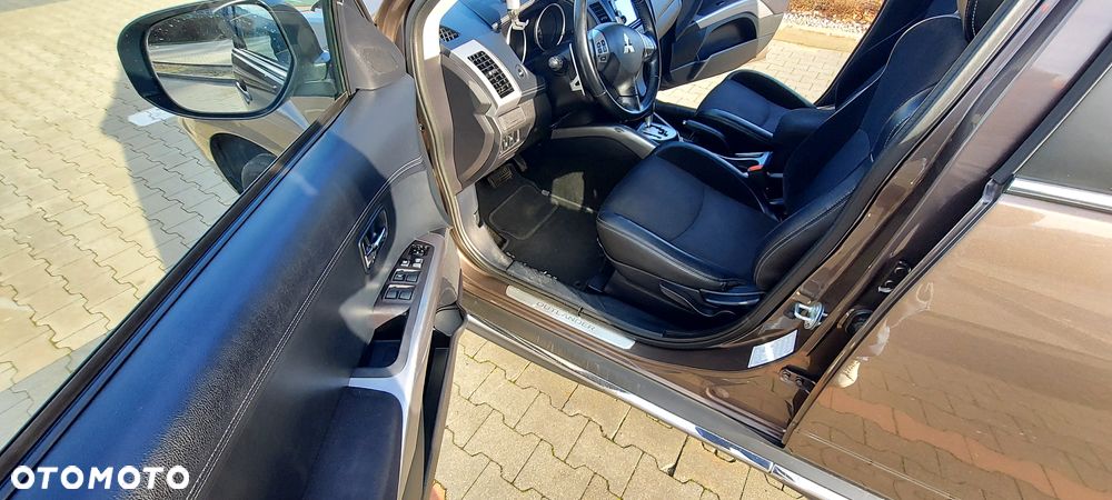 Mitsubishi Outlander 2.0 Intense + 2WD EU5 CVT - 14