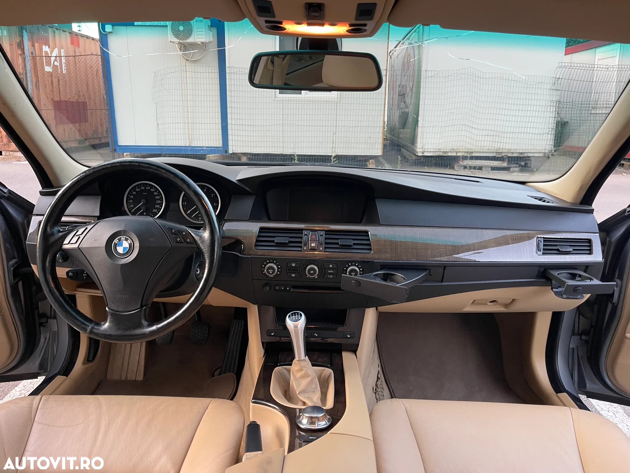 BMW Seria 5 520i - 7