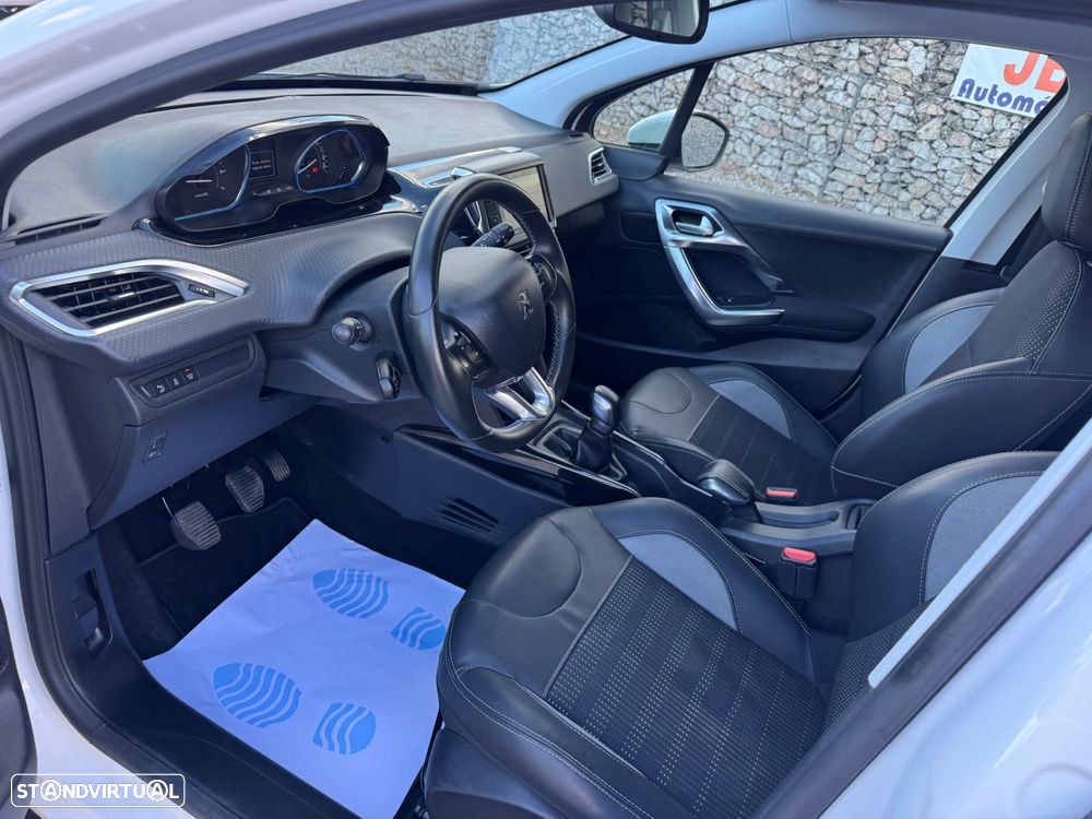 Peugeot 2008 1.2 PureTech Allure - 8