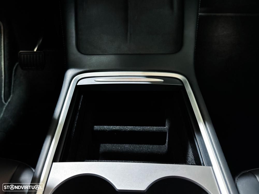 Tesla Model Y Long Range Dual Motor AWD - 37