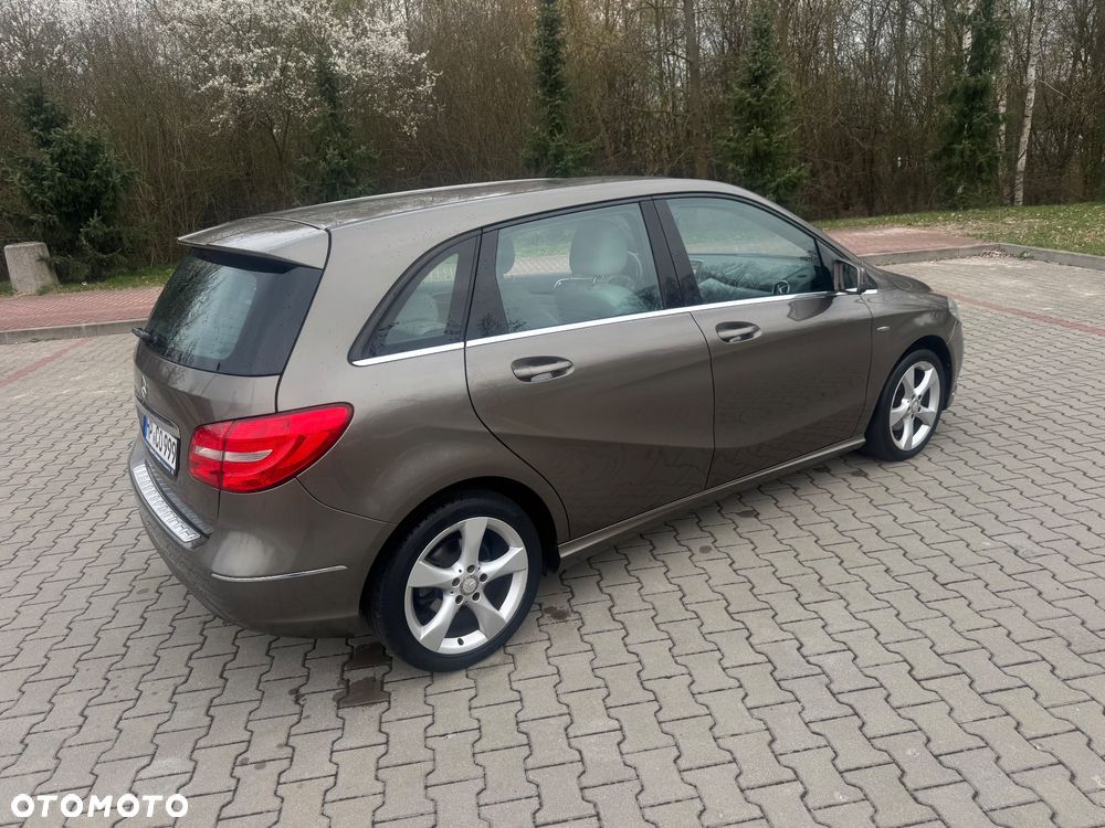 Mercedes-Benz Klasa B 180 BlueEFFICIENCY Edition Style - 13
