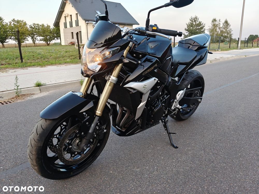 Suzuki GSR - 5