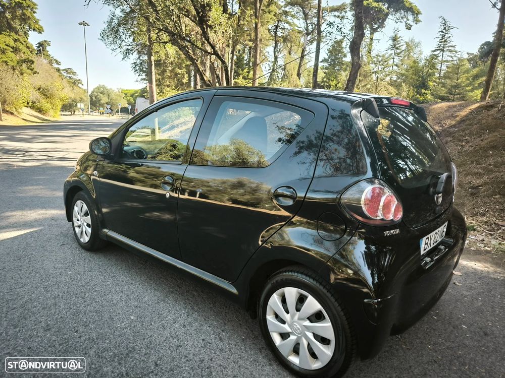 Toyota Aygo 1.0 Plus - 12