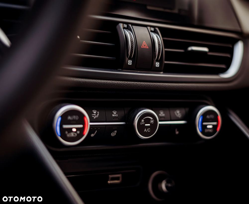Alfa Romeo Giulia 2.0 Turbo 16V AT8 Veloce - 16