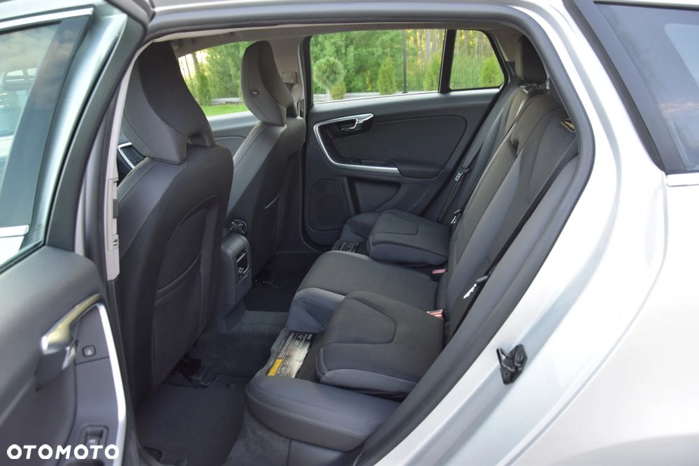 Volvo V60 D3 Momentum - 21