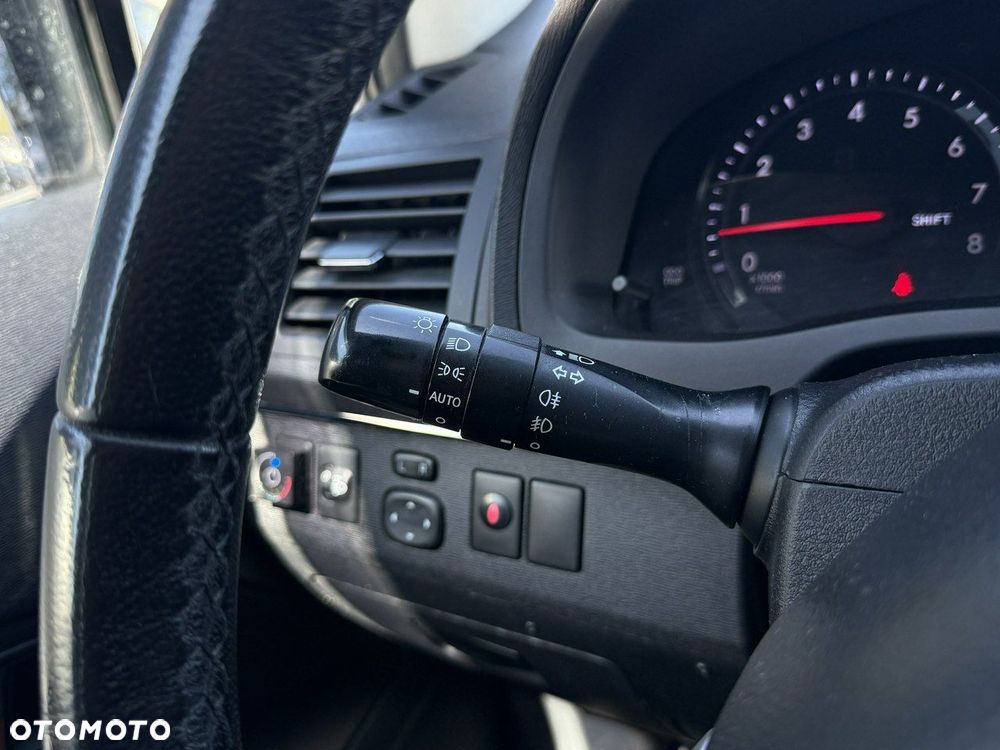 Toyota Avensis 1.8 Premium - 18