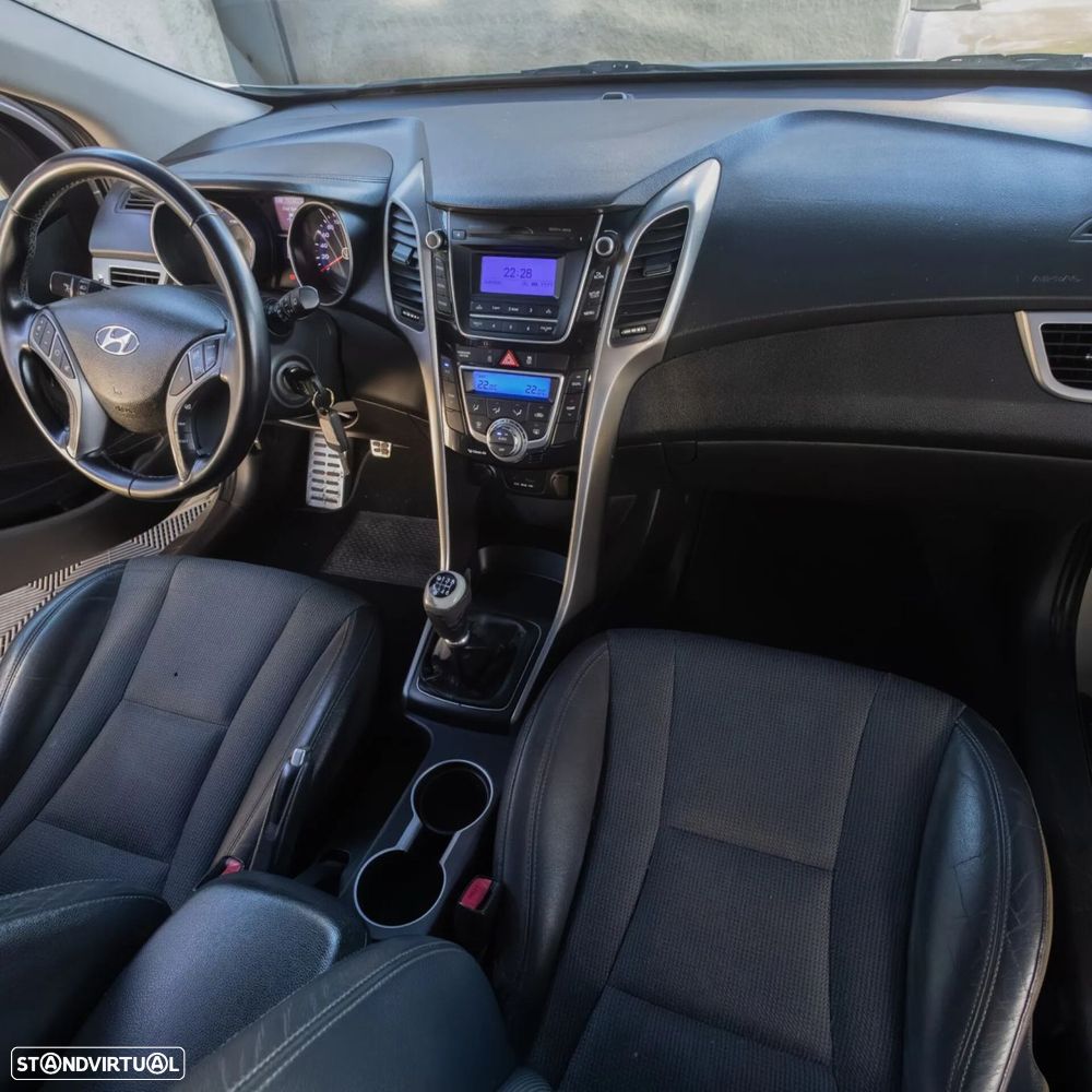 Hyundai i30 SW 1.6 CRDi Style J17 - 11