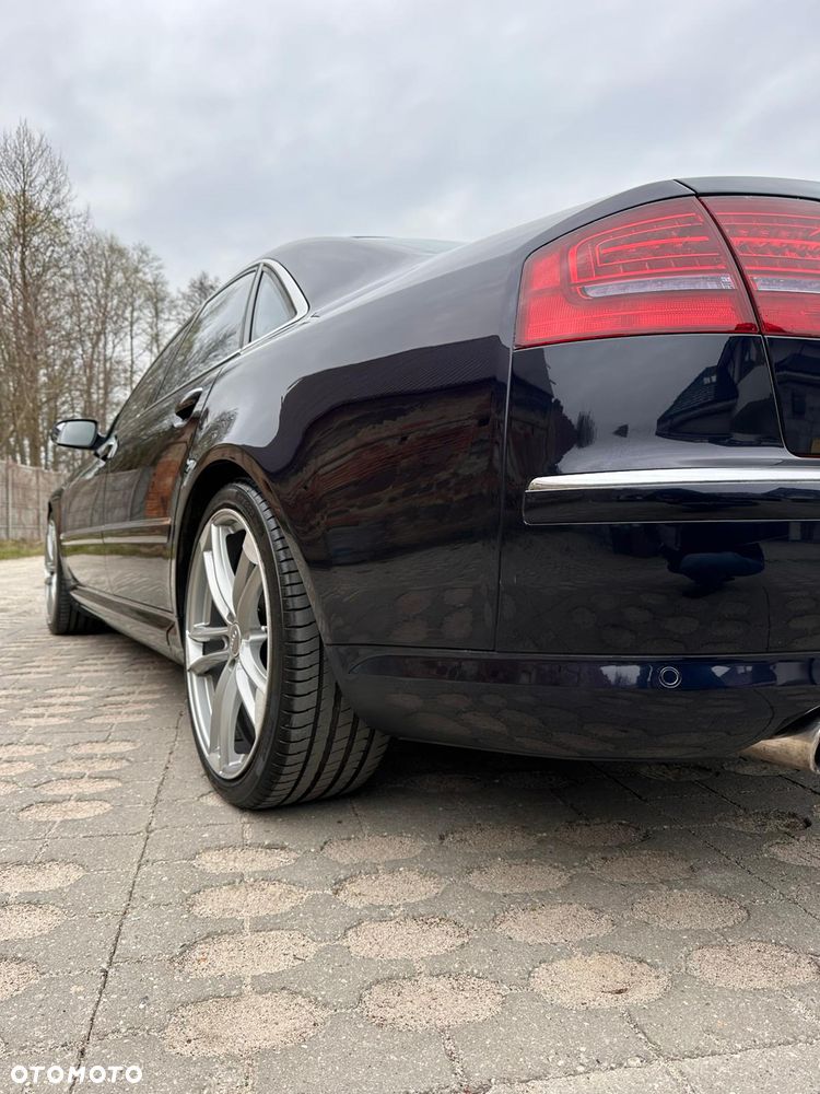 Audi A8 4.2 Quattro - 5