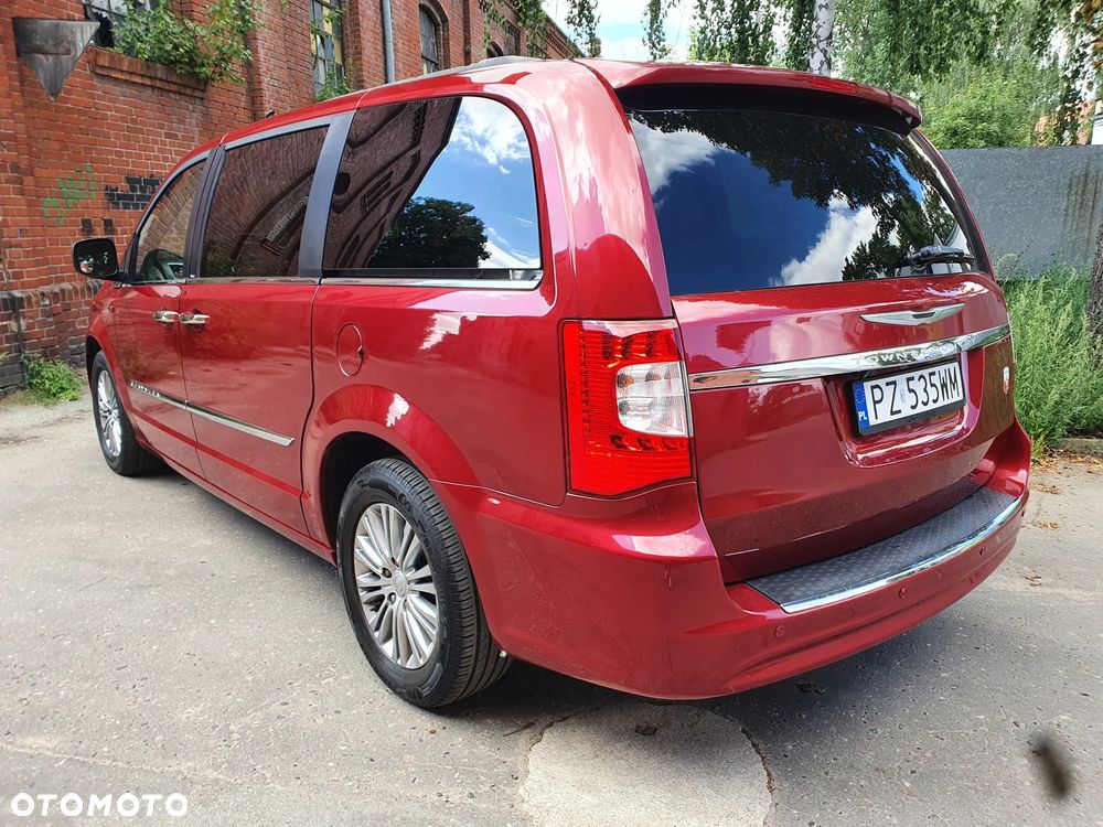Chrysler Town & Country 3.6 Limited - 9