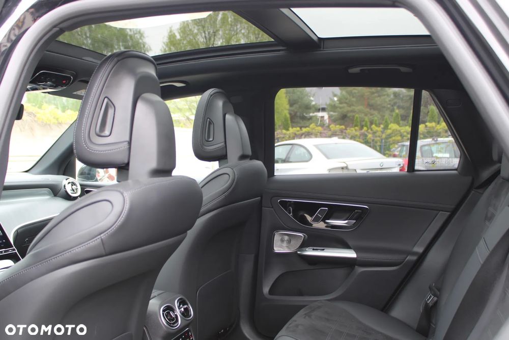 Mercedes-Benz GLC 300 e PHEV 4-Matic AMG Line - 24