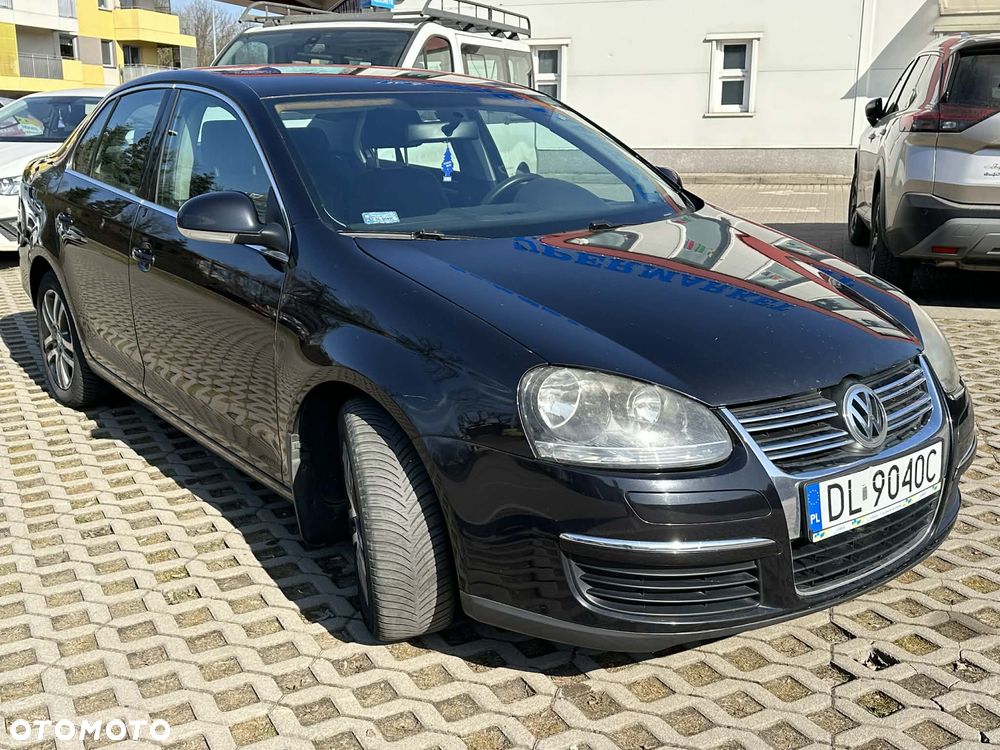 Volkswagen Jetta - 4