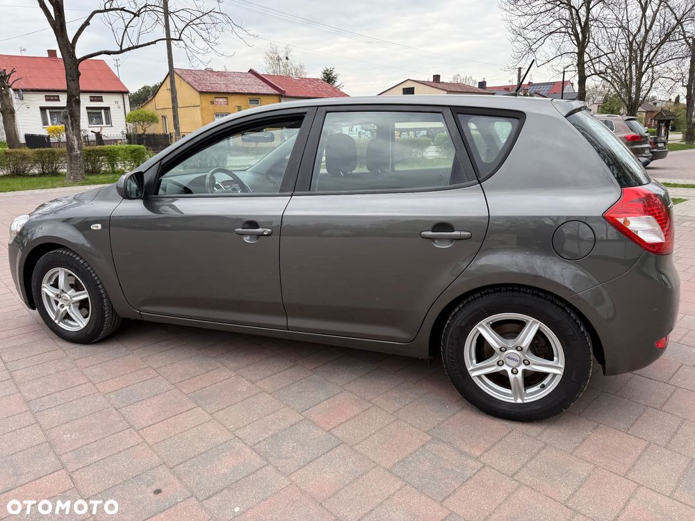 Kia Ceed 1.4 CVVT Attract - 31