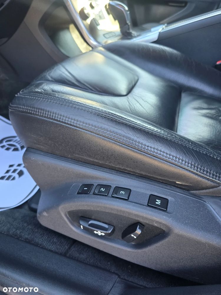 Volvo V60 D6 AWD Plug-in Hybrid R-Design Summum - 17