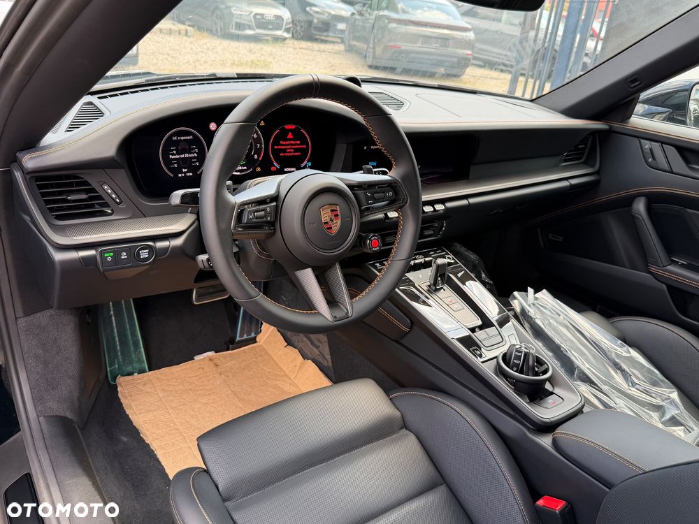 Porsche 911 Targa 4 GTS PDK - 17