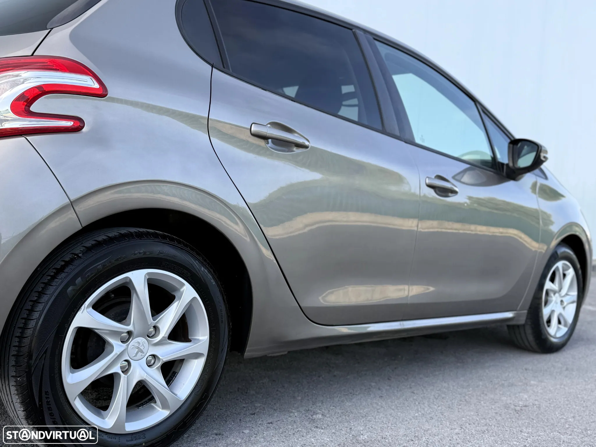 Peugeot 208 1.2 VTi Allure - 16