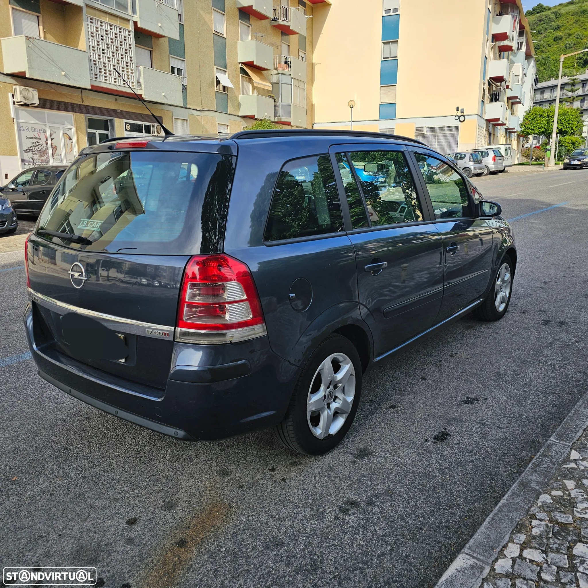 Opel Zafira 1.7 CDTi EcoFLEX - 26