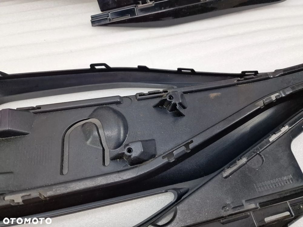 VW PASSAT B8 3G0 GTE LIFT R-LINE 18- LEWA / PRAWA KRATKA BOCZNA ZDERZAKA PRZEDNIEGO PRZÓD , NR 3G0853794B , 3G0853793B , NR AUKCJI E/46 - 30