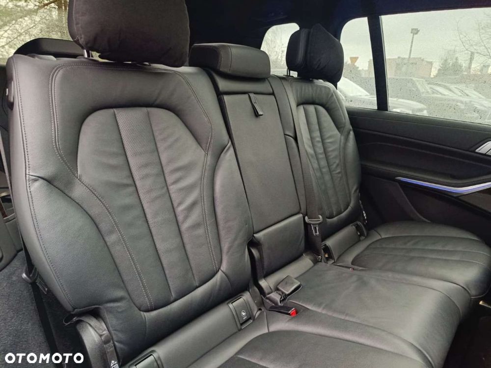 BMW X7 - 24