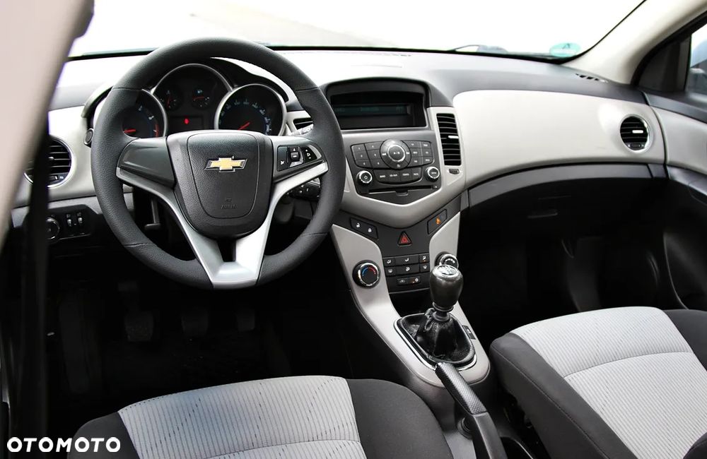 Chevrolet Cruze 1.6 LS+ - 15