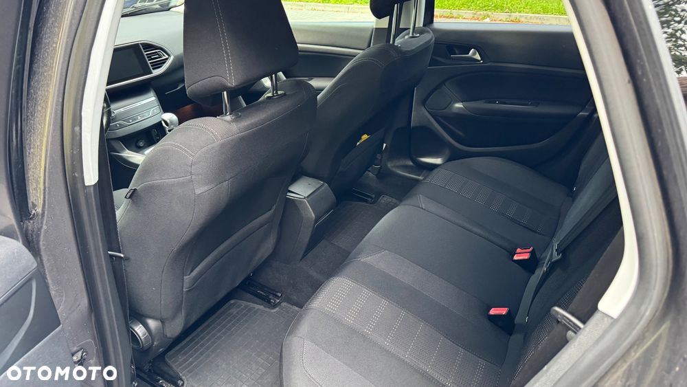 Peugeot 308 1.2 PureTech Allure S&S - 14