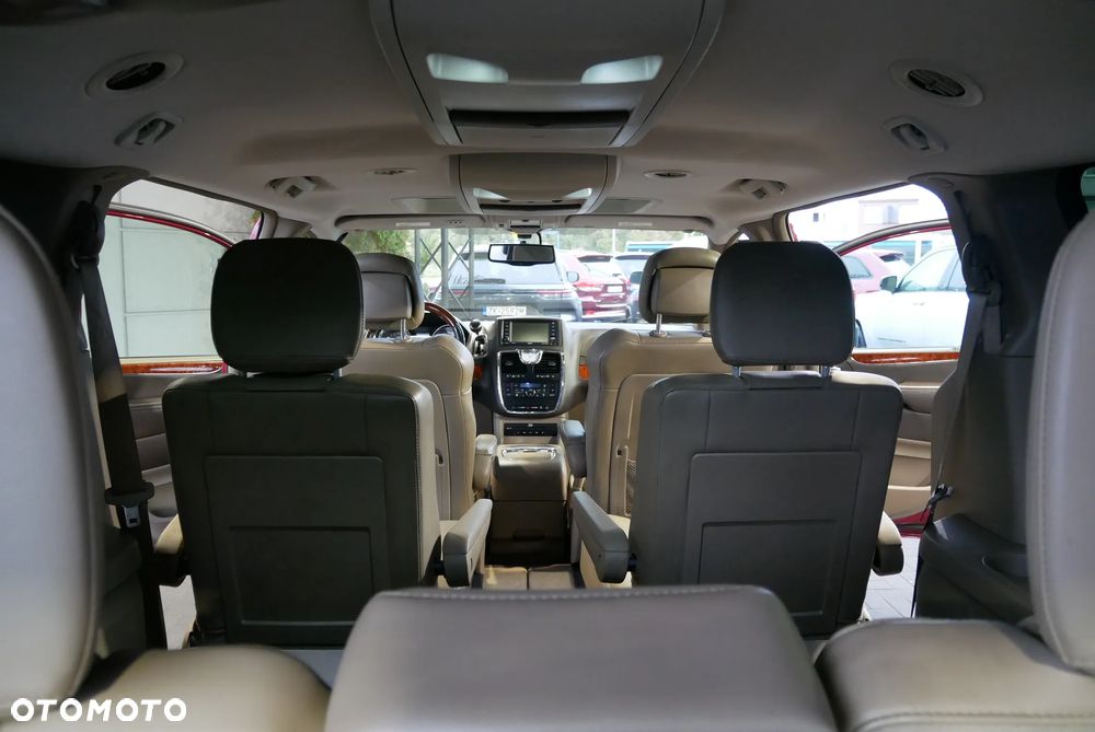 Chrysler Town & Country 3.6 Limited - 14