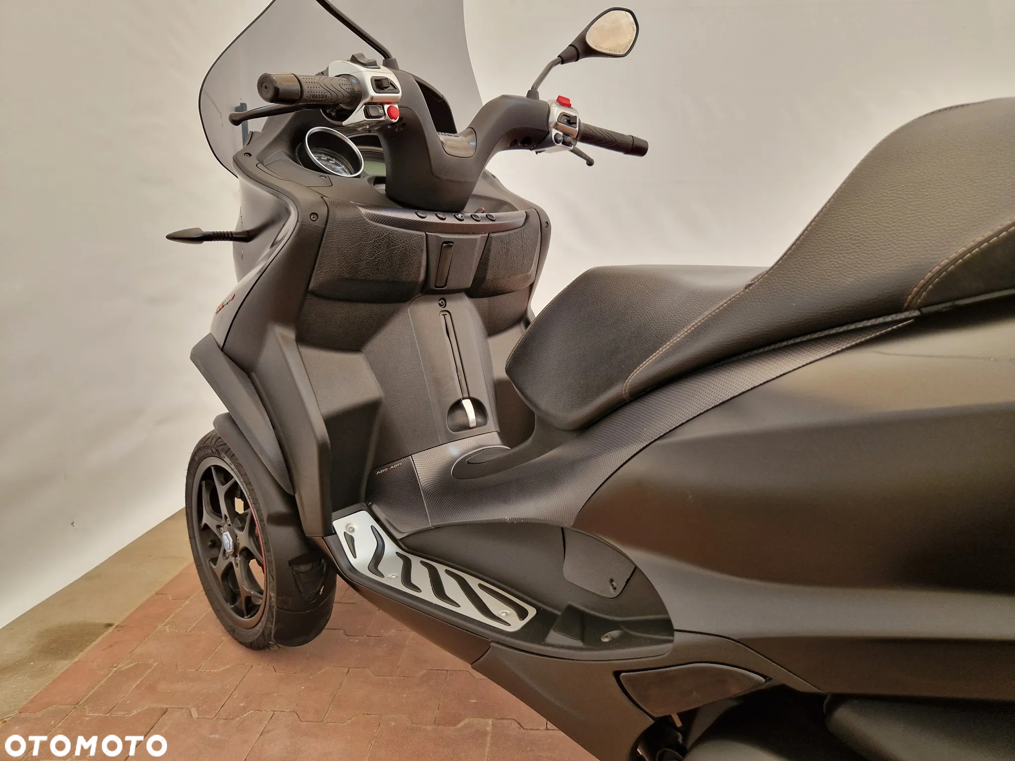 Piaggio MP-3 - 30