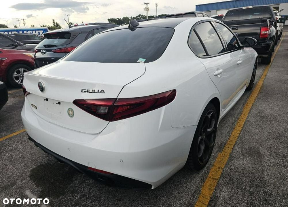 Alfa Romeo Giulia - 4