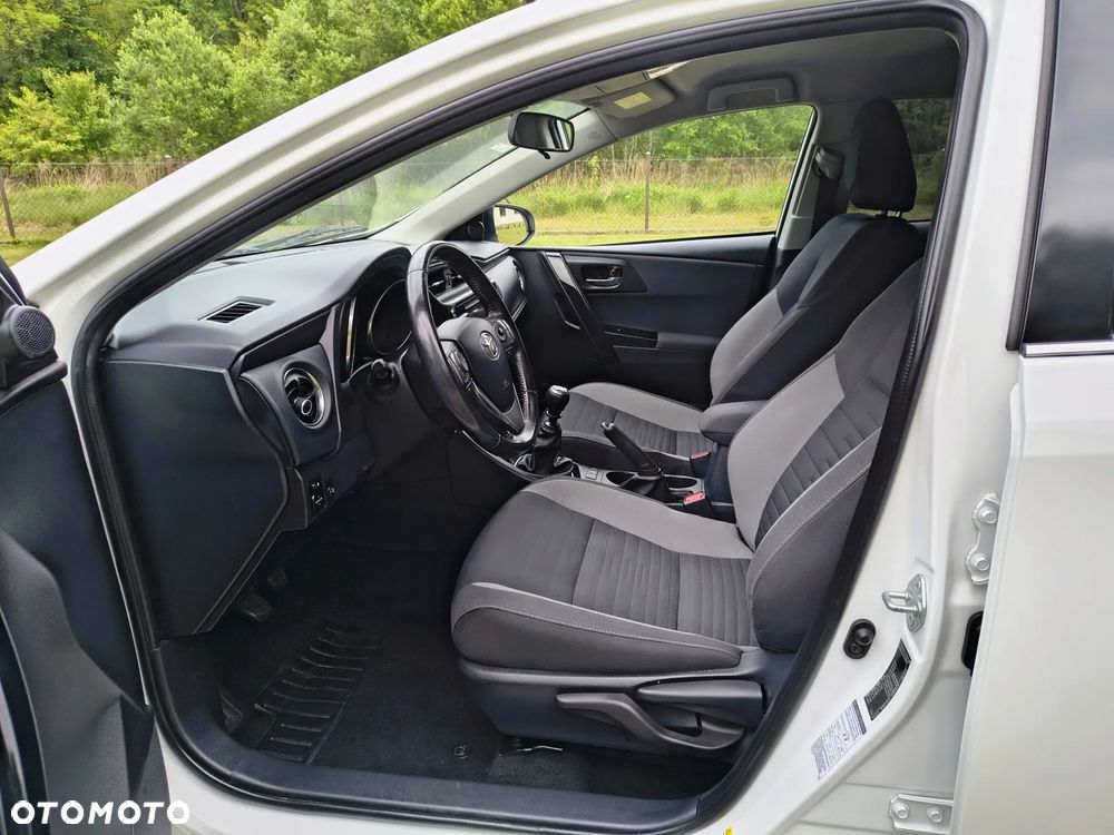 Toyota Auris 1.6 D-4D Dynamic - 11