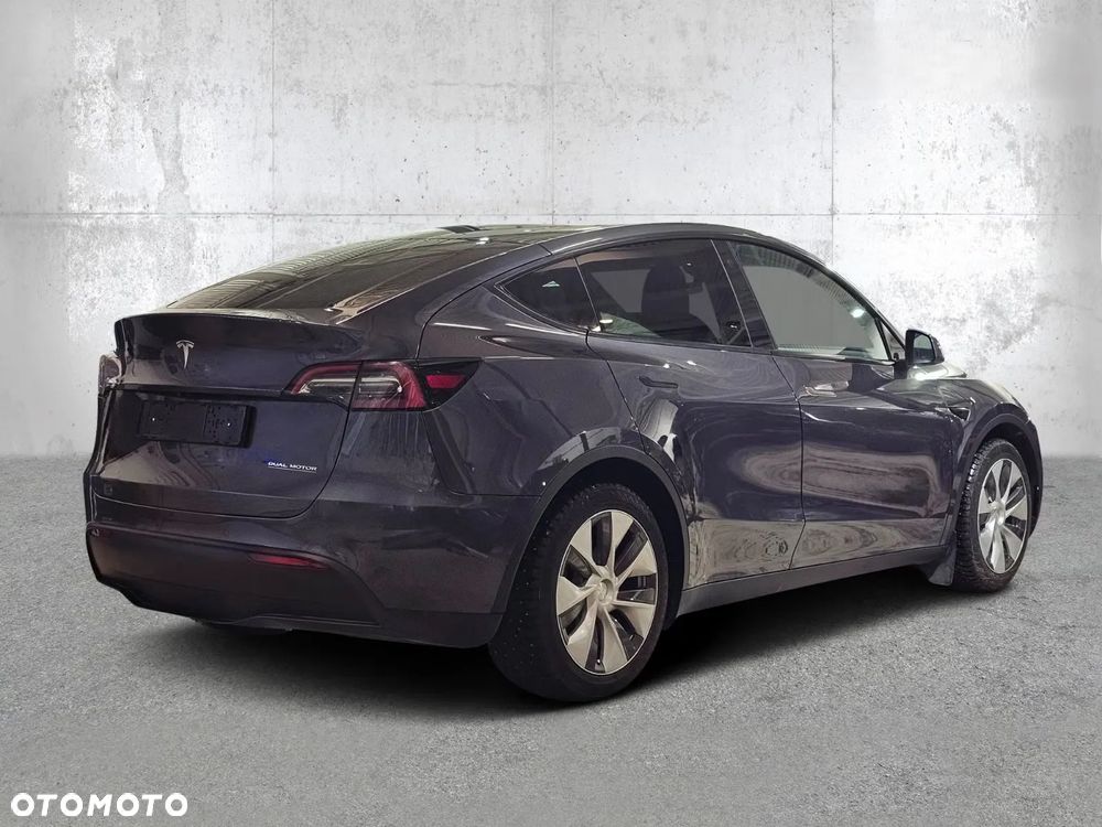 Tesla Model Y Long Range AWD - 2
