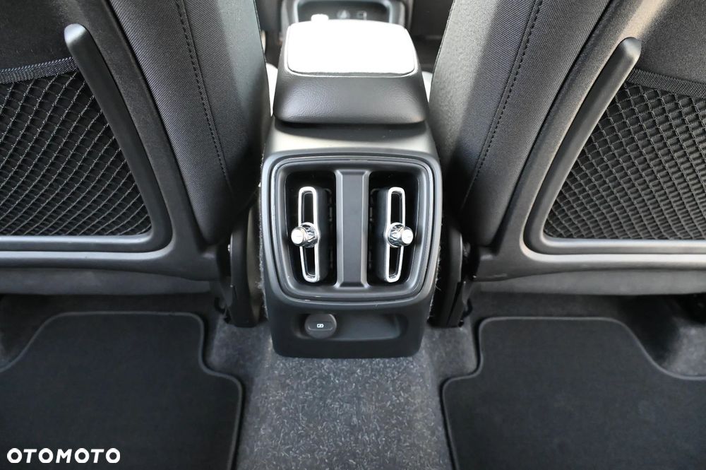 Volvo XC 40 T3 Momentum Core - 26