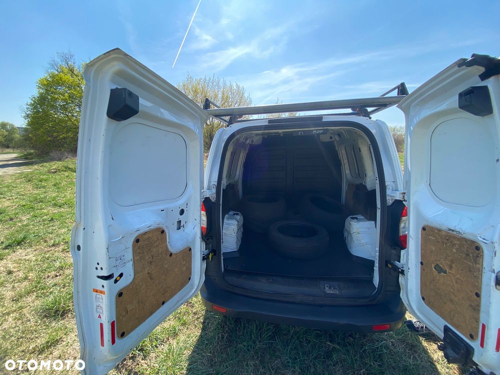 Ford Transit Courier - 15