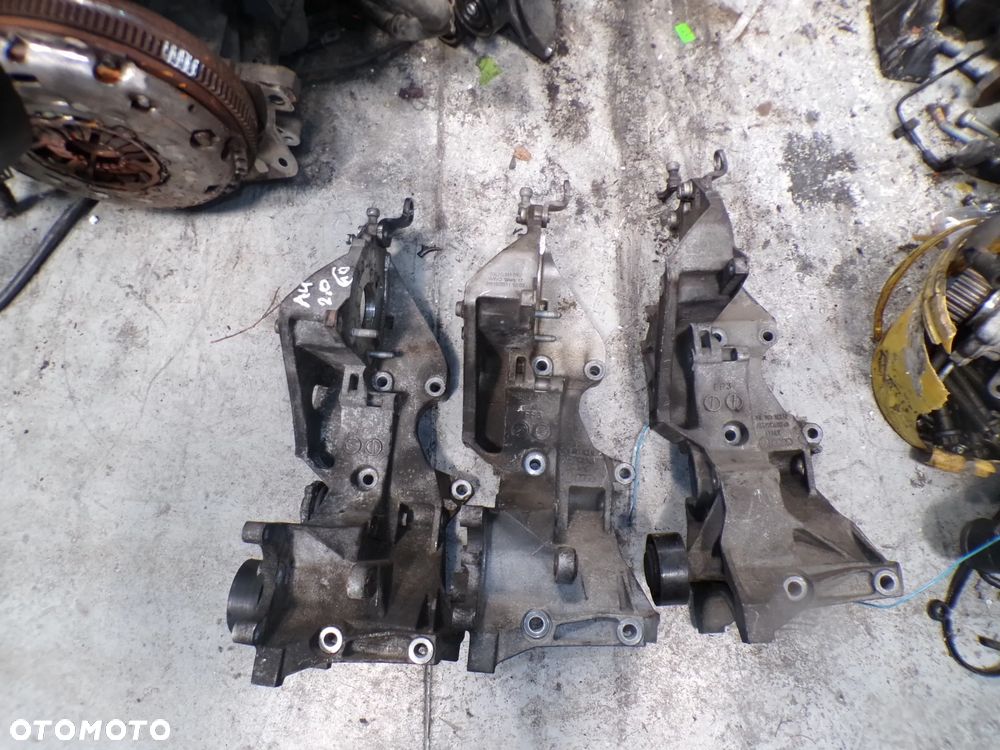 łapa Alternatora Audi A6 A4 Q5 2.0 TDI 03L903143R - 1
