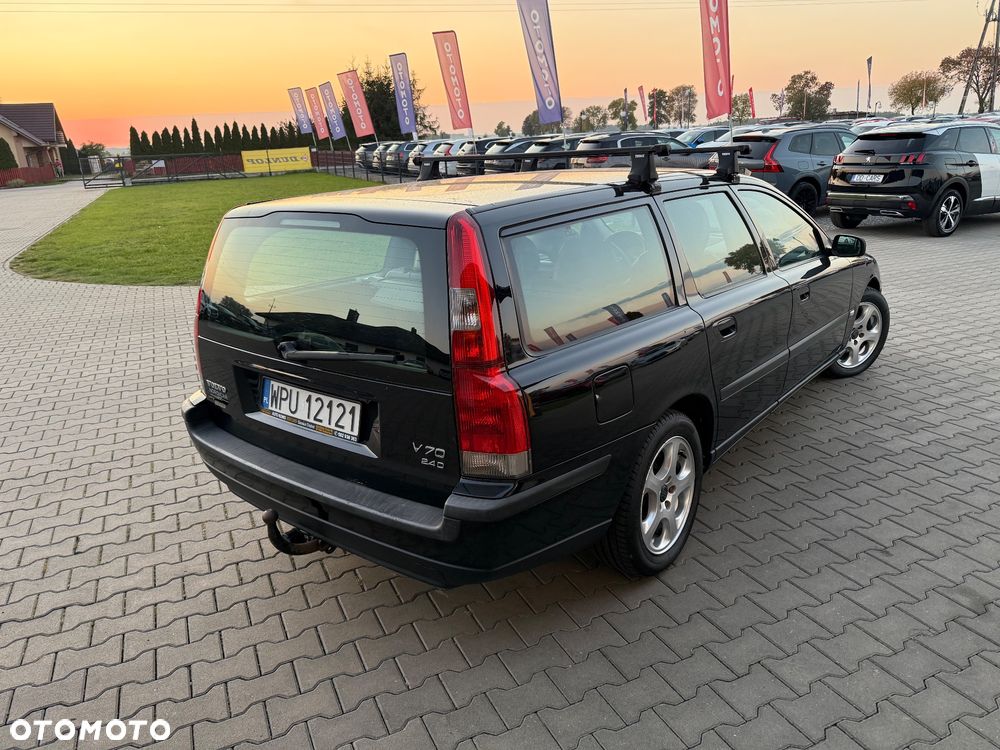 Volvo V70 2.4 D Momentum - 3