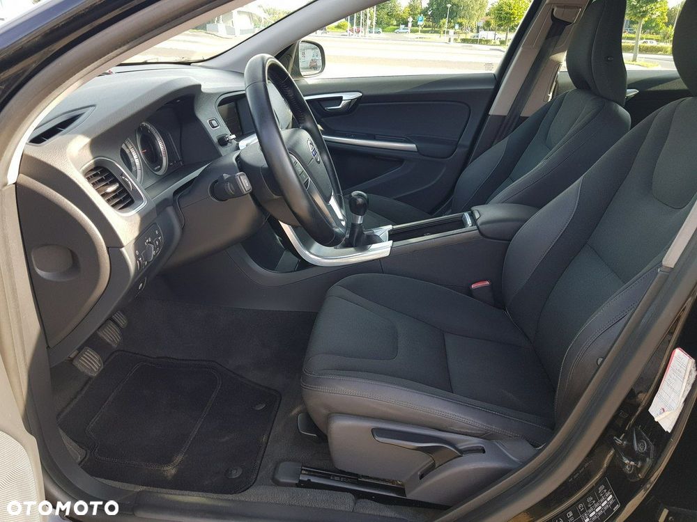 Volvo V60 D4 Momentum - 9