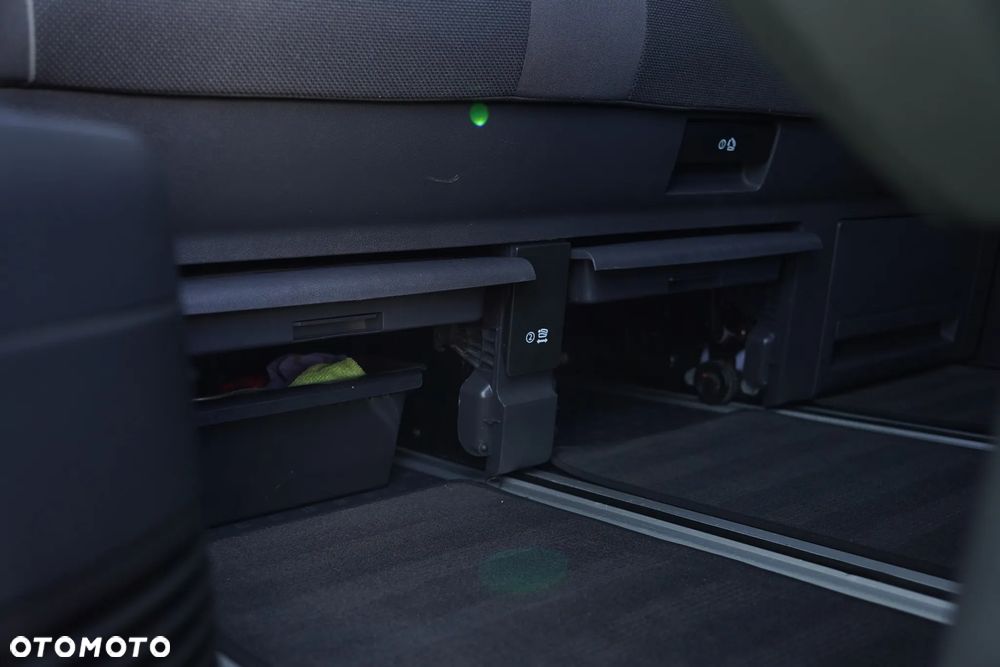 Volkswagen Multivan - 22