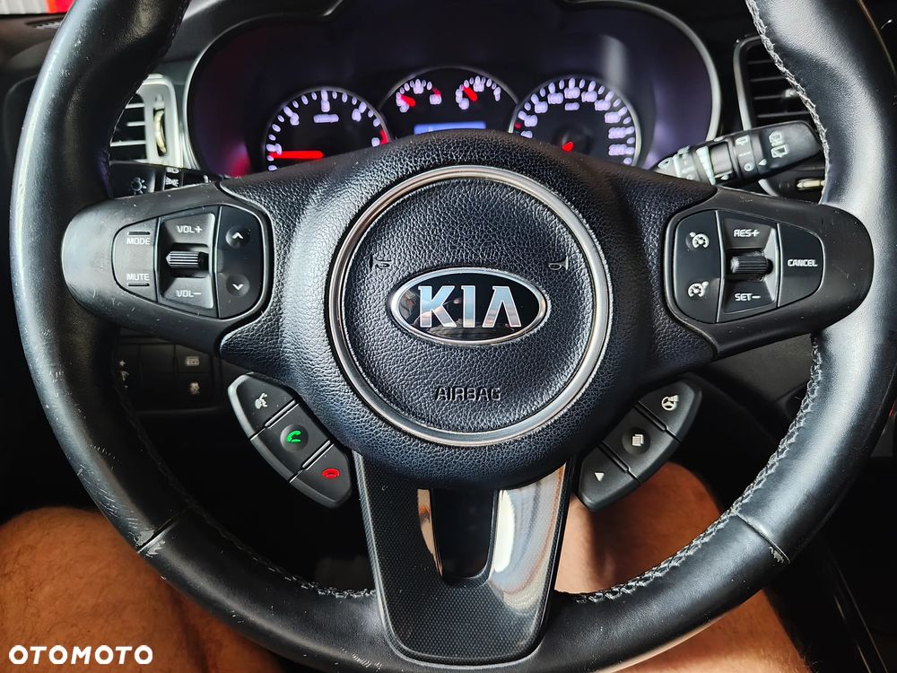 Kia Carens - 10