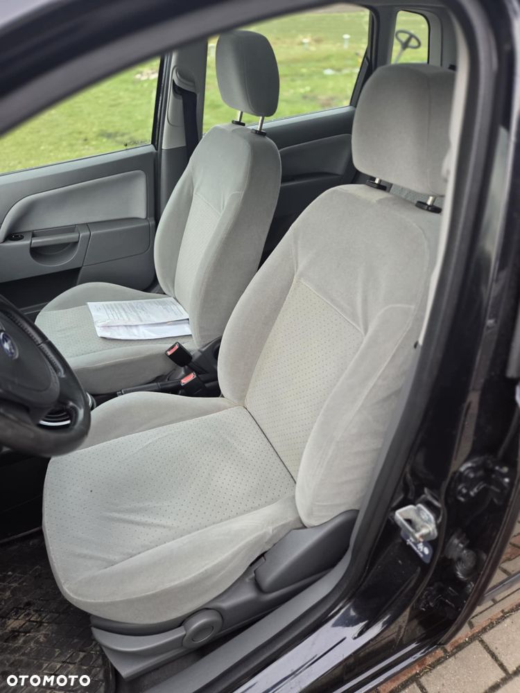 Ford Fiesta 1.4 Ghia - 10