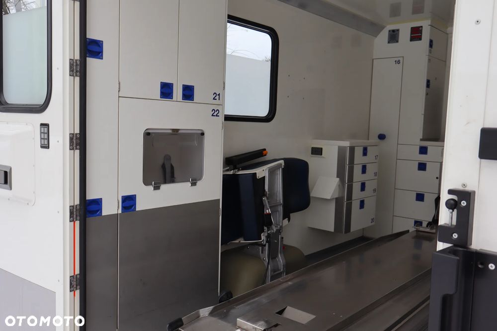 Mercedes-Benz SPRINTER - 11