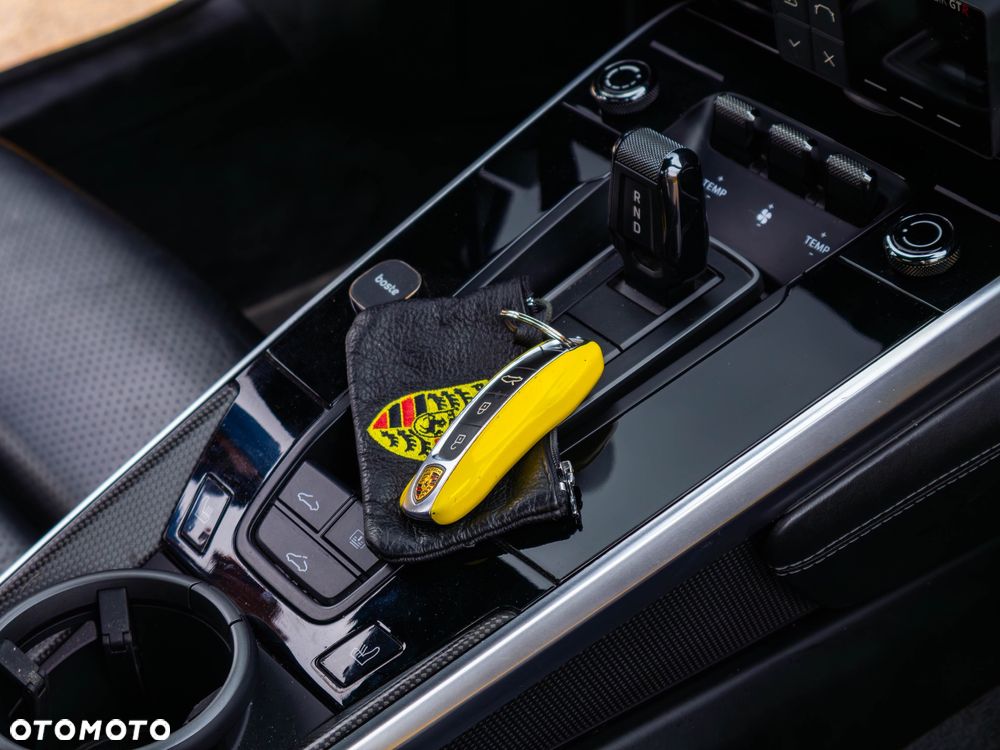 Porsche 911 Carrera 4S - 12