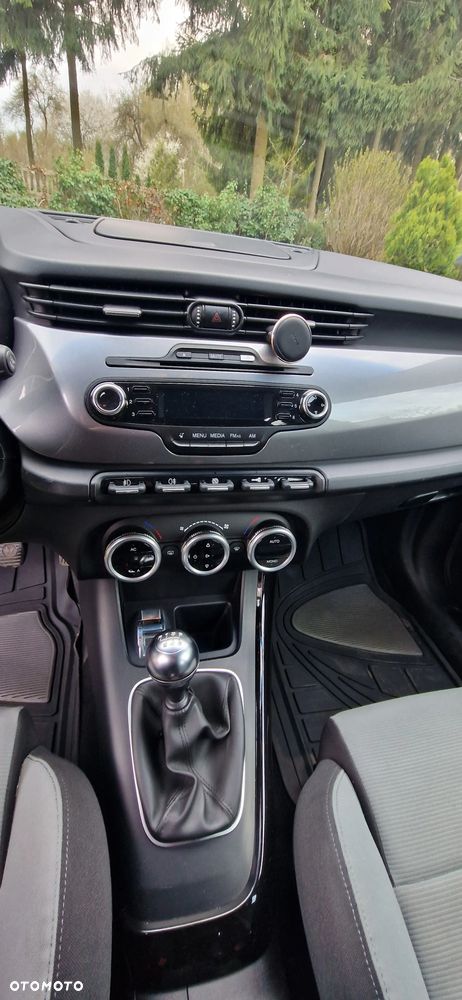 Alfa Romeo Giulietta 2.0 JTDM Distinctive - 16