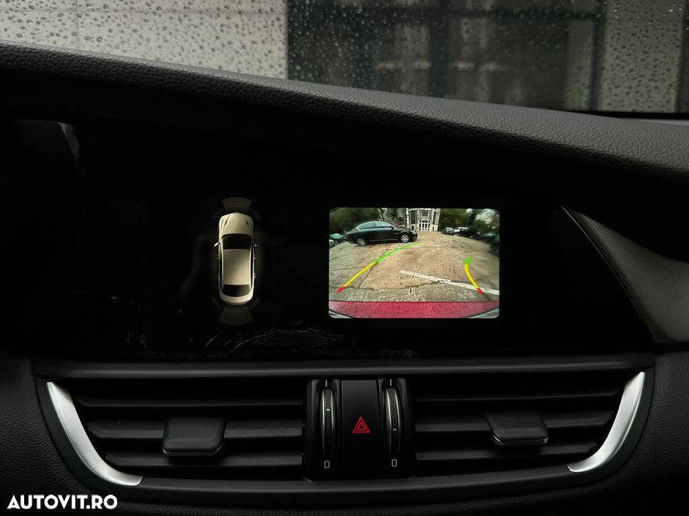 Alfa Romeo Giulia 2.0 Turbo AWD AT8 Veloce - 33