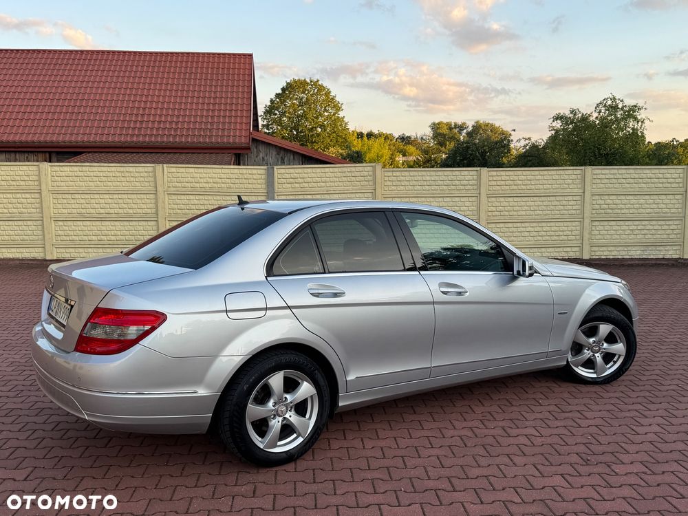 Mercedes-Benz Klasa C 180 CGI Automatik BlueEFFICIENCY Avantgarde - 18